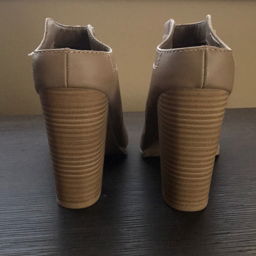 Shoes - Picture 3 of 4